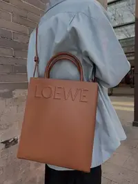 在飛比找Yahoo!奇摩拍賣優惠-2023新季品❥LOEWE 光滑小牛皮 標準 A4 手提肩背