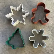 4 Metal Christmas Theme Cookie Cutters Snowflakes, Tree And Gingerbread Man
