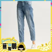 在飛比找momo購物網優惠-【BLUE WAY】女裝 彈力香蕉版型丹寧男友褲 牛仔褲-E