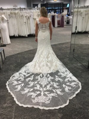 Oleg Cassini Off The Shoulder Lace Mermaid Wedding Dress Size 10 XTCWG808