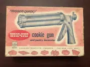 VTG WEAR-EVER COOKIE GUN AND PASTRY DECORATOR With Accessories Own Box