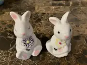 NWT Mini White Rabbit Bunny Flowers Salt and Pepper Set Cracker Barrel