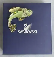 NEW IN BOX: SIGNED SWAROVSKI PERIDOT CRYSTAL FISH PIN/BROOCH - RETIRED VINTAGE
