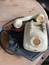 在飛比找Yahoo!奇摩拍賣優惠-阿公的舊情人 古董電話 電木分機 非手搖 白色
