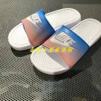 在飛比找Yahoo!奇摩拍賣優惠-NIKE WMNS BENASSI JDI PRINT 白藍