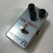 Electro-Harmonix Rams Head Big Muff Pi guitar effects pedal From Japan