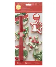 Wilton Spatula, Tip and Piping Bags Christmas Cookie Decorating 14 Piece Set