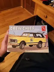 AMT 1/25 scale Crew Chief 1972 Chevy Blazer Model Kit # AMT897/12 Retro Deluxe