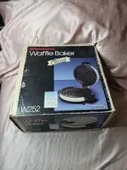 NEW VINTAGE Toastmaster Model W252 Chrome Round Waffle Maker 7" Non Stick