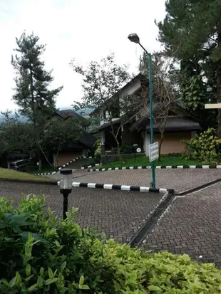 格力斯山皇家鬱金香旗下小屋Gunung Geulis Cottages managed by Royal Tulip