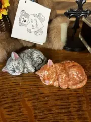 Cracker Barrel Sleeping Cats Kittens Mini Salt and Pepper shakers
