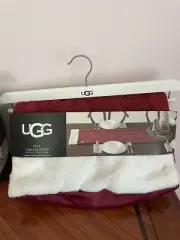 UGG Lita Table Runner Red White Christmas Decor Santa Cable Knit 90” X 14”