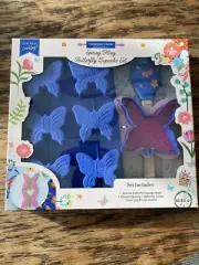 Handstand Kitchen Spring Fling Butterfly Cupcake Set 4 Piece. New In box.