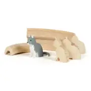 "Four-Stage Wooden Cat Carving: From Block to Masterpiece"