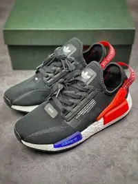 在飛比找Yahoo!奇摩拍賣優惠-Adidas NMD_R1 V2 黑紅藍 舒適休閑跑步鞋 G