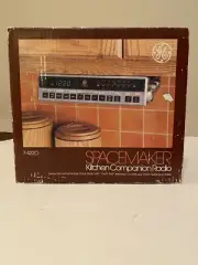 Vintage GE Spacemaker Clock Radio 7-4220 Kitchen Companion AM/FM Under Cab NEW