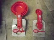 New Betty Crocker combination set of measuring cups and spoons - Red