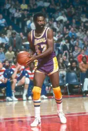 Lucius Allen Los Angeles Lakers looks to pass the ball v the Washi- Old Photo