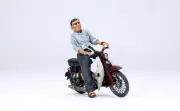 Saigon Red Honda Motorcycle Cub C100 & Civilian - Pre 1975 1/35 Pro Built Model