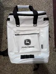 NEW W/ TAGS, AUTHENTIC John Deere Cooler Backpack "KOOZIE" - White - LP80427