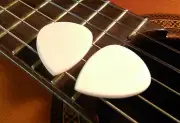2 Zebu Bone Guitar Picks+ Martin D16 D18 D28 D35 D45 Strings Acoustic Guitar ART