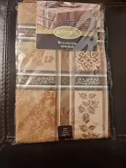 Bardwil Linens Winchester Round Tablecloth 70"
