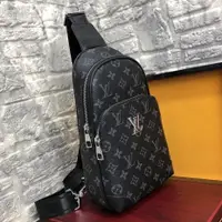 在飛比找蝦皮購物優惠-TF店二手 Louis Vuitton 男包 胸包 腰包 肩