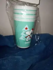 Peanuts Set Of 4 Plastic Cups 10 Oz Holiday Xmas Santa snoopy charlie brown new