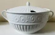 RARE Gibson Everyday CLAREMONT White Handled Soup Tureen EXCELLENT