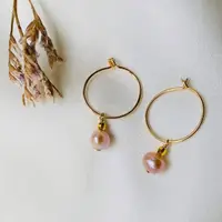 在飛比找momo購物網優惠-【Dinner collection】金圈單顆粉珍珠耳環