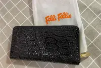 在飛比找Yahoo!奇摩拍賣優惠-希臘 品牌 Folli Follie 長夾 黑色 漆皮 防刮