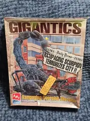 AMT ERTL Gigantics Rampaging Scorpion Diorama #8390 Model Kit 1996 Sealed