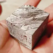 224g Aletai iron meteorite Cube