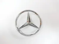 在飛比找Yahoo!奇摩拍賣優惠-圓夢工廠 賓士 Benz 星標 logo 原廠 A20375