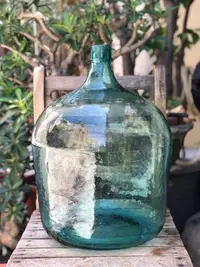 在飛比找Yahoo!奇摩拍賣優惠-比一般體積大的老汽泡玻璃蒸餾水瓶（約45.2cmx35cm)