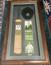 Don Bradman BAT SIGNED Limited Edition 3/20 FRAMED BAGGY GREEN CAP Cricket
