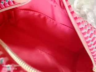 小店新款寶格麗Bvlgari 專柜禮品玫粉色時尚撞色刺繡布藝收納化妝包可改造超夯 新品 精品