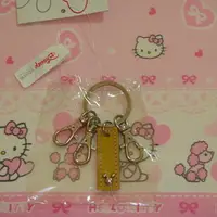 在飛比找蝦皮購物優惠-日本東京迪士尼專賣店~~米奇皮革鑰匙圈【黃】
