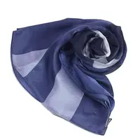 在飛比找momo購物網優惠-【BURBERRY 巴寶莉】格紋絲綢緞面圍巾(深藍色)