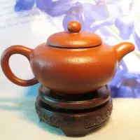 在飛比找Yahoo!奇摩拍賣優惠-🍵宜興紫砂早期 梨皮朱泥 方韻壺🍵出水：獨孔容量：約 180