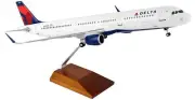 Skymarks SKR8407 Delta Airlines Airbus A321-200 N301DN Desk Model 1/100 Airplane