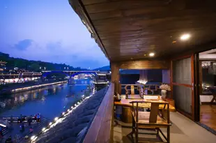 鳳凰花時間雪橋小院江景民宿FengHuang Snow Bridge House