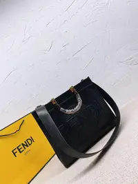 在飛比找Yahoo!奇摩拍賣優惠-全館免運  Fendi versace 聯名款 陽光托特包 