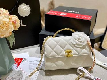 red chanel 19 bag
