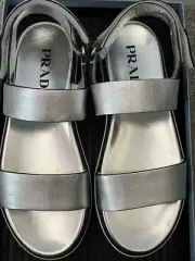 Prada NIB Logo Heel Sport Sandal Calzature Donna Vitello 4 Argento Leather SZ 38