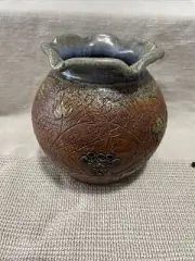 ROCKHOUSE POTTERY VASE IN GREEN BROWN LEAVES & GRAPES VASE- DECOR NEW- SIGNED