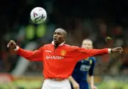 Dwight Yorke of Manchester United at the FA Carling Premiership ma- Old Photo 1