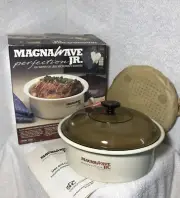 NIB MagnaWave Perfection Jr. Microwave Roaster Chicken, Beef, Pork, Ham Roaster.