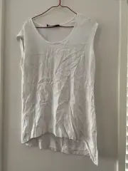 NWT DECJUBA White Alicia Spliced Short Sleeve Tee. Size M