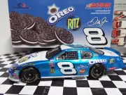 MIB 1/24 Action Dale Earnhardt Jr. #8 Oreo / Ritz 04 Monte Carlo C/W Bank 1/1008
